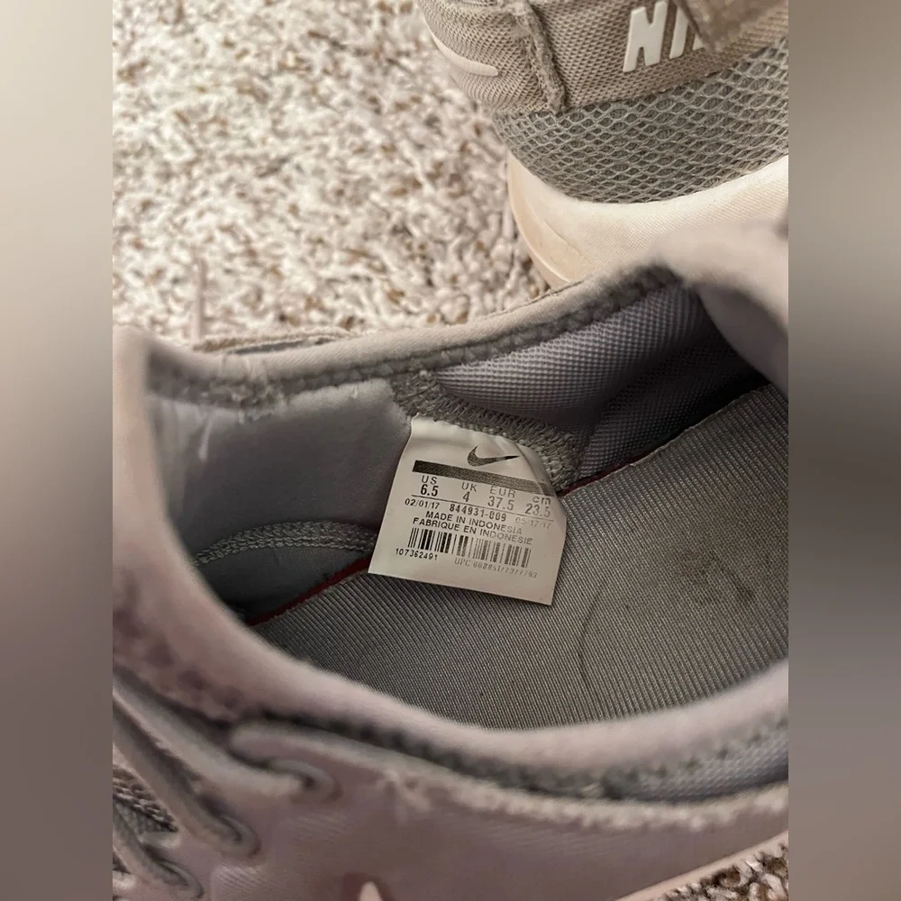 Nike Roshe Grey Sneakers Grey Women's 6.5